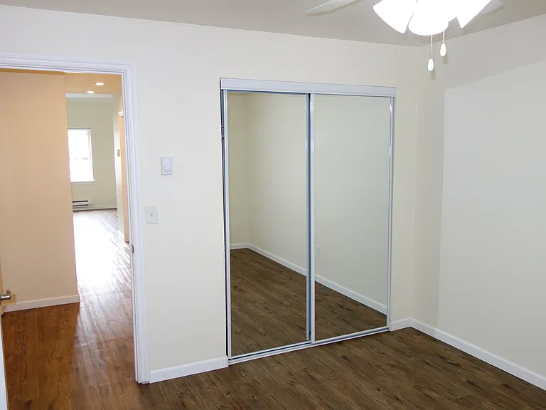 Heatherstone Park Apartments — Photo 10