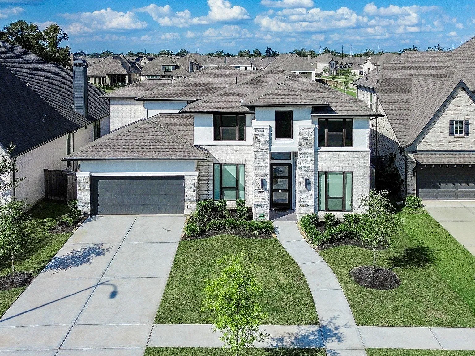 5 bed, 4.5 bath, 3585 sqft, $4,750 — Photo 2