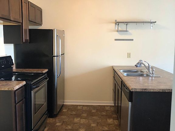 3rd image of 414 11th St Suite 8