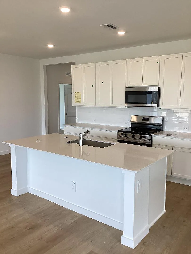2716 Mercy Cir — Photo 4