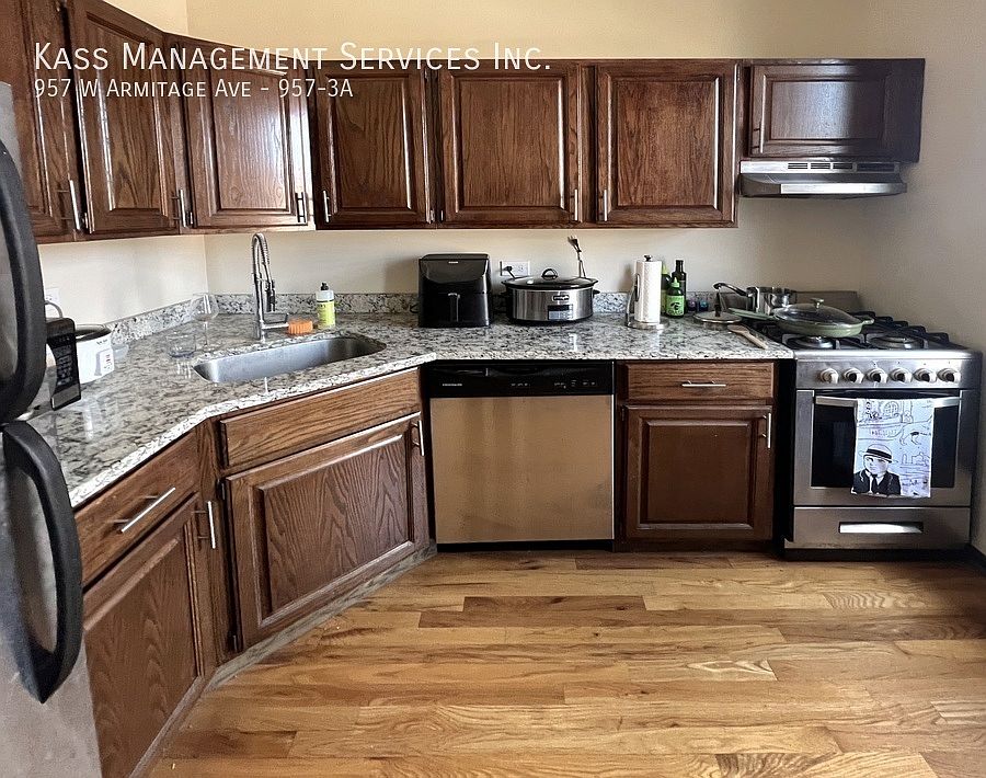 1st image of 957 W Armitage Ave APT 3A
