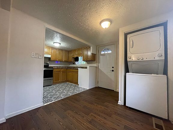 Entry/Kitchen/Dining Area