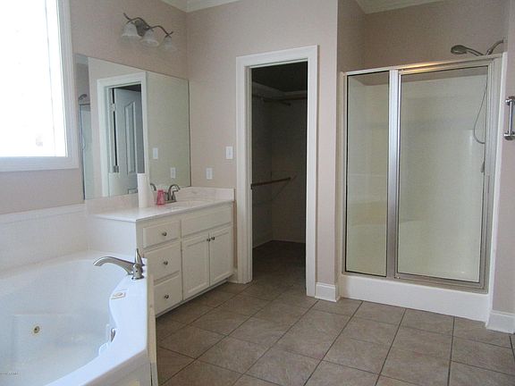 5th image of 100 White Tail Dr