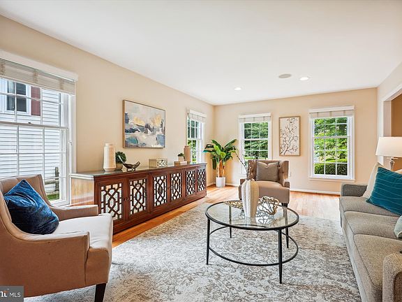 4th image of 1008 Farm Haven Dr