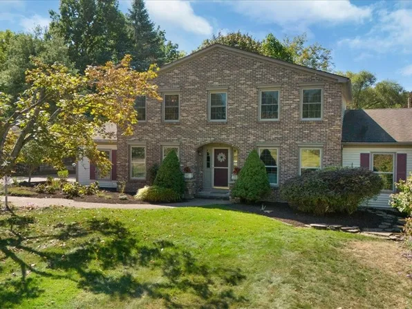 21 Waterworks Ln, Fairport, NY 14450