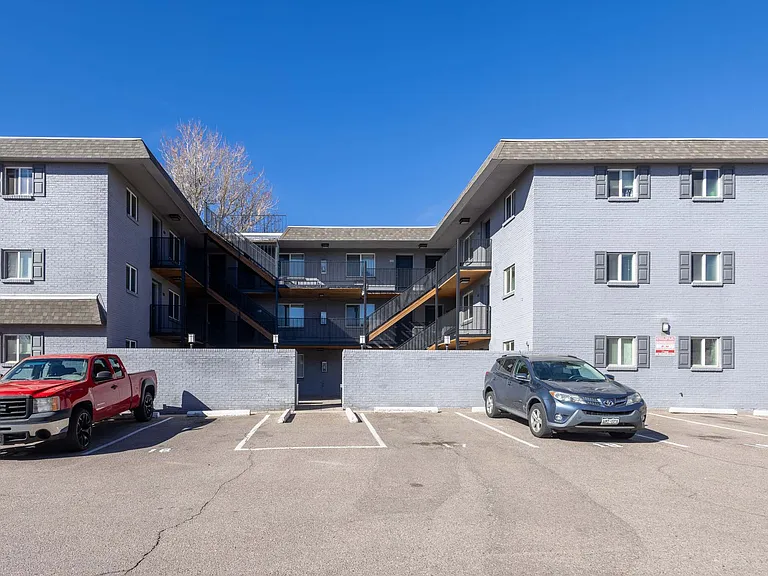 Pearl Apartments — Photo 15