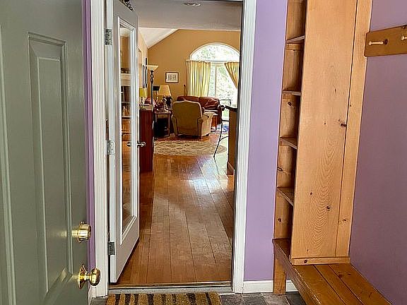 Entry way has storage