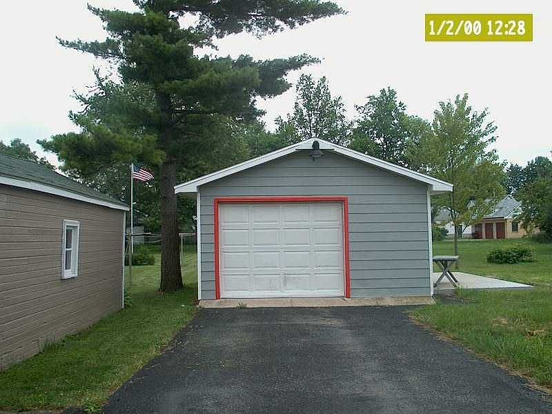 1st image of 627 S Dewey Ave