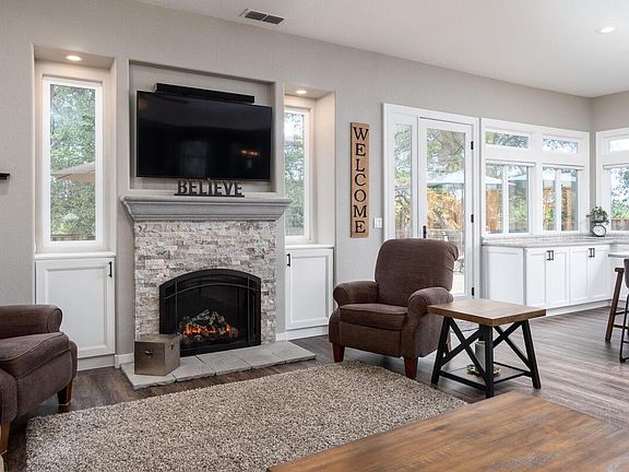 3rd image of 510 Prairie Falcon Ct