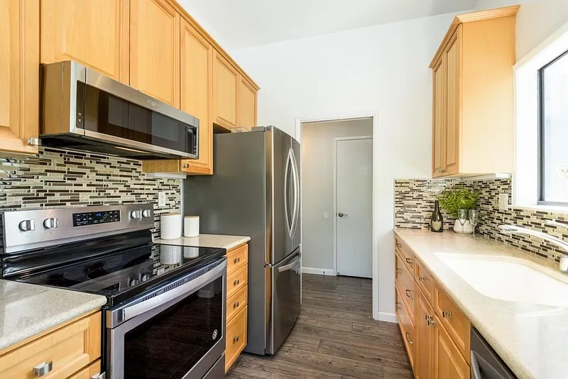 1 bed, 2.0 bath, 1150 sqft, $3,050 — Photo 4