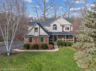 8187 Baypointe Dr, Brighton, MI