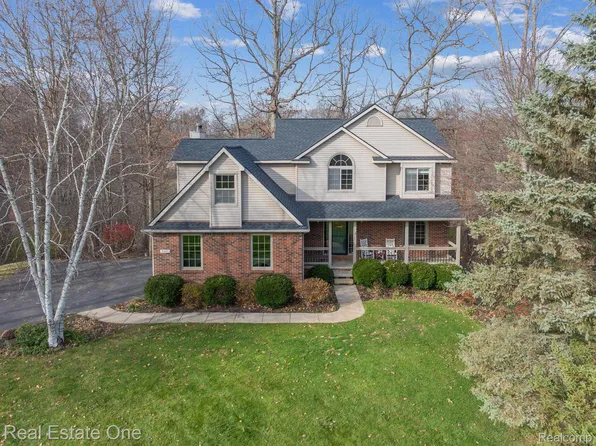 8187 Baypointe Dr, Brighton, MI 48114