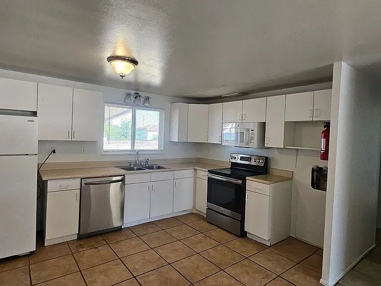 1509 June St NE — Photo 18
