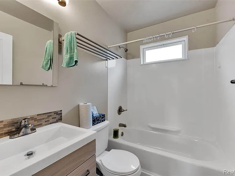 24717 New York St — Photo 2