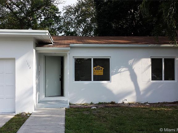 5th image of 1305 NE 130th St