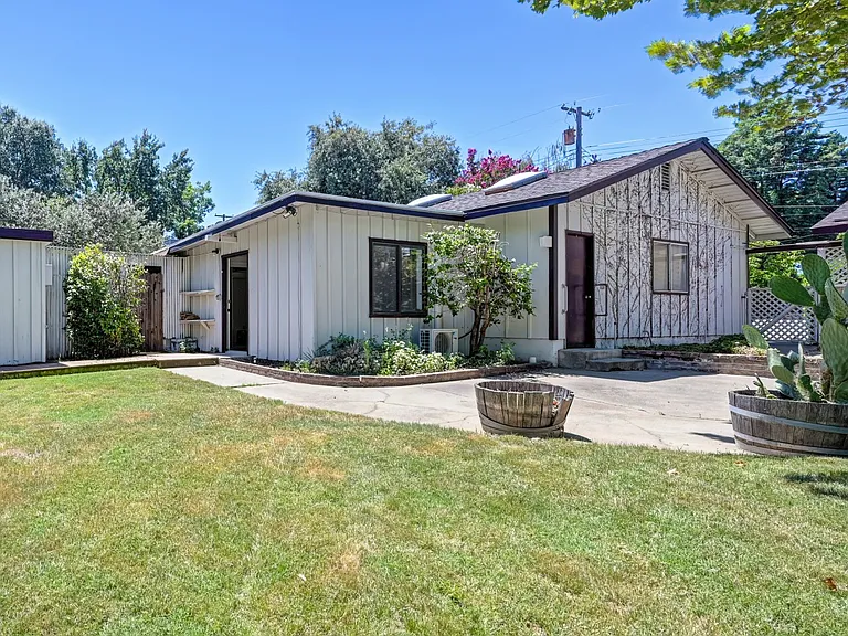 Garden Studio available on a separate lease
