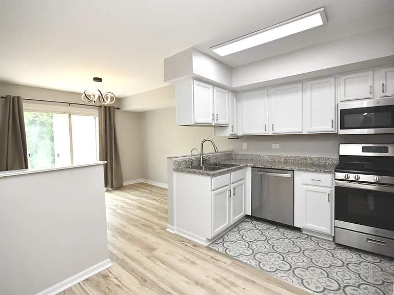 121 Cammeron Ct — Photo 10