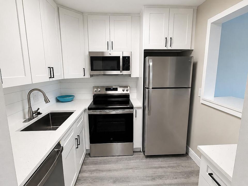 1st image of 115 S South Boulevard #2c