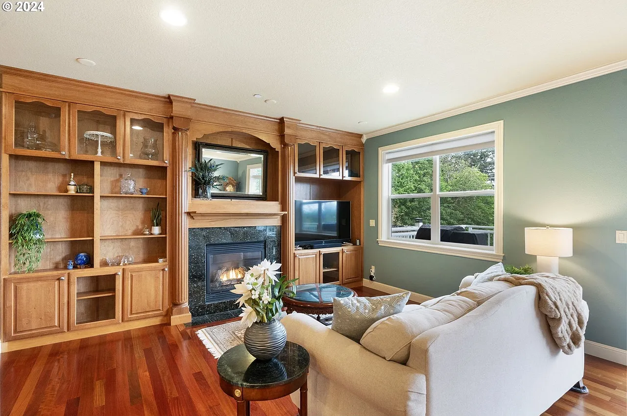 4 bed, 2514 sqft, $2,950 — Photo 4