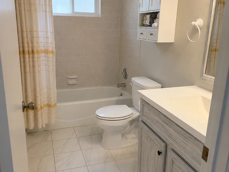 6378 N Poplar Ave — Photo 13