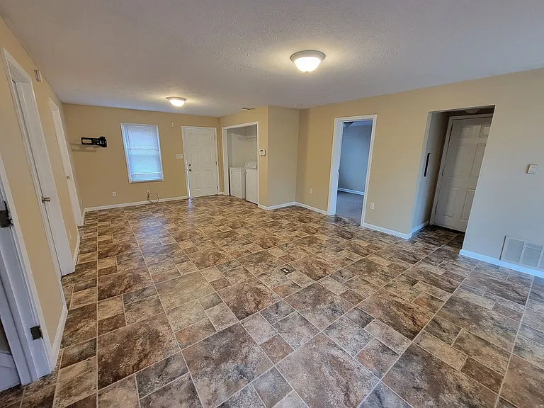 916 N Hill St — Photo 33