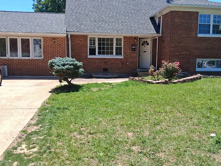 6921 Floyd Ave — Photo 1