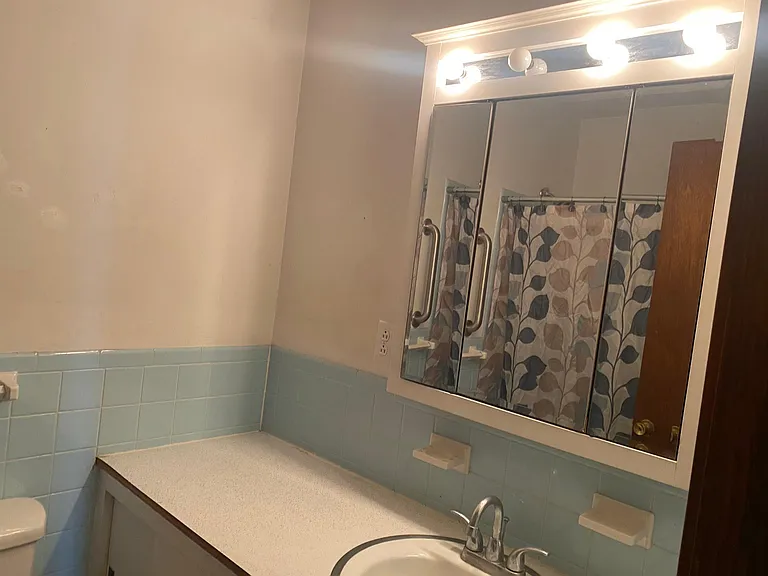 Main bathroom