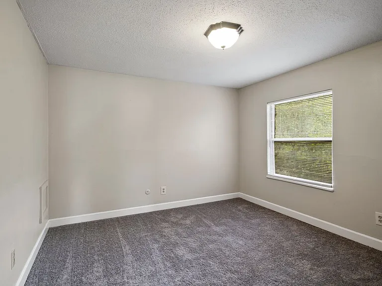 Balsam Avenue Apartments - The Courts — Photo 34