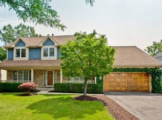 677 Waverly Dr, Mundelein, IL 60060