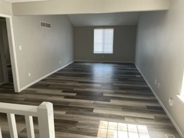 327 NW Gibson Rd — Photo 5