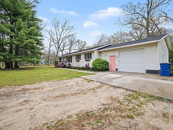 3rd image of 1574 Chatterson Rd