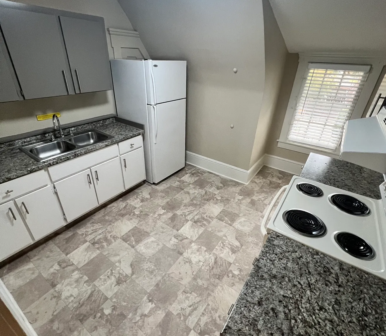 423 N Ridgewood Ave — Photo 1