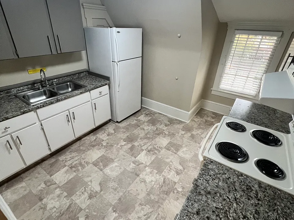 423 N Ridgewood Ave #2