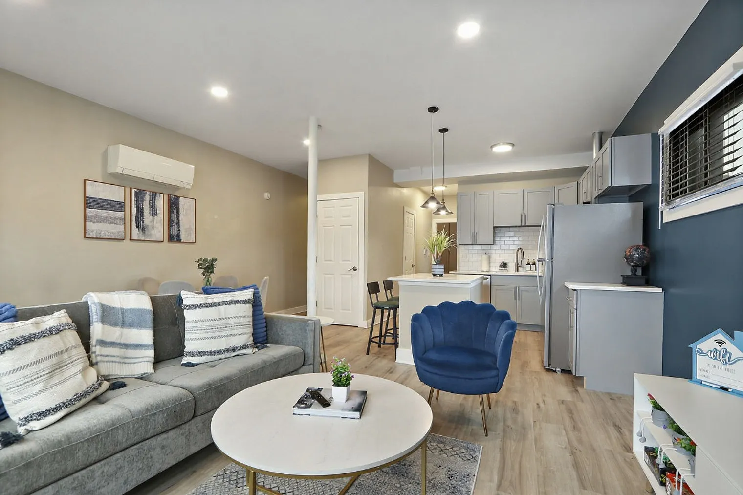 2 bed, 1.0 bath, $2,823 — Photo 2