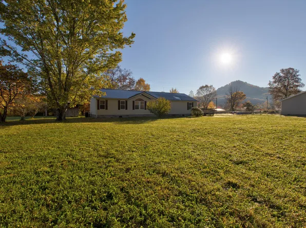 1050 Hatton Creek Rd, Stanton, KY 40380