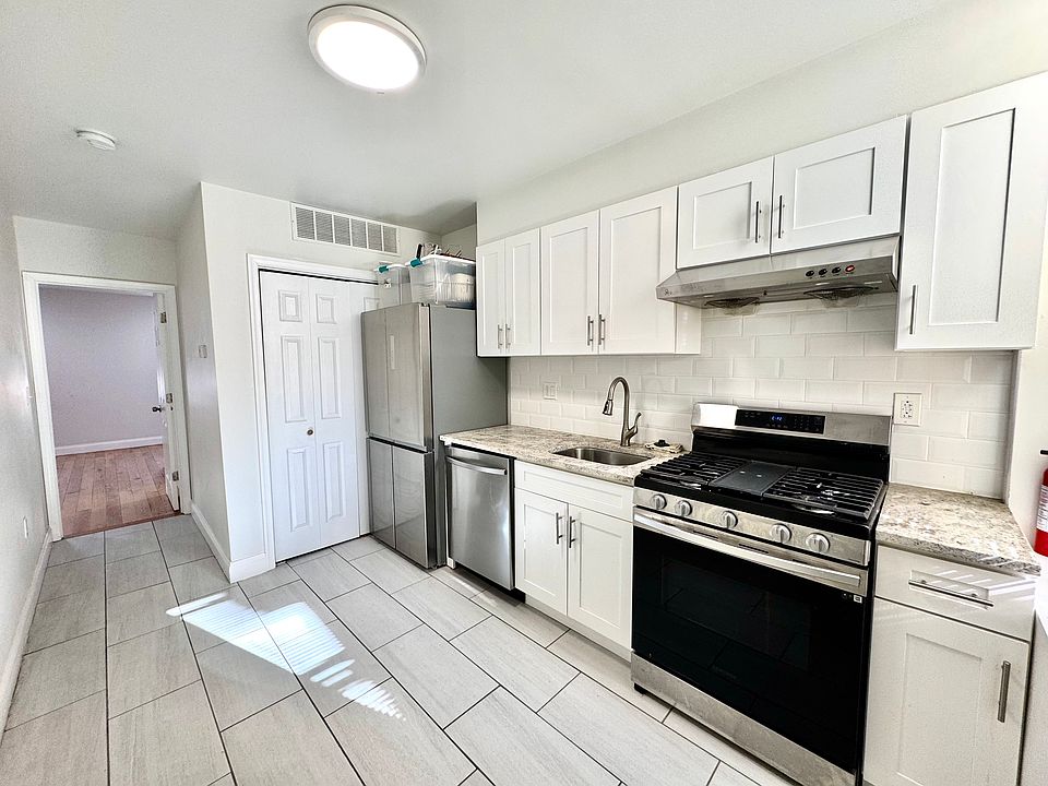 1st image of 4404 Sansom St Floor 2