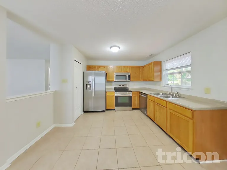 2414 Summerwood Ln — Photo 4