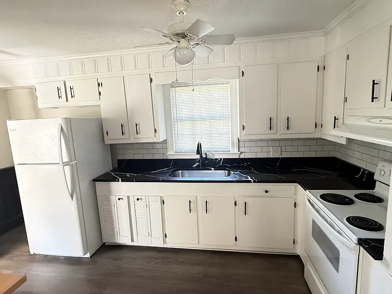 209 Harmony St — Photo 6