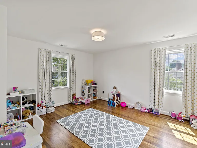 3901 Woodbine St — Photo 24