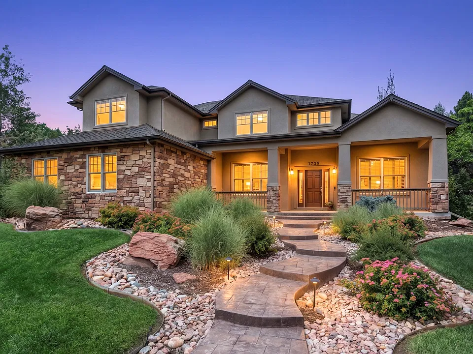 1739 Redwing Ln