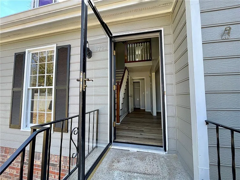 1721 Emerson Ct — Photo 4