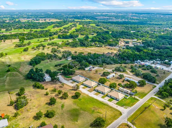 255 Baughman Hill Rd, Azle, TX 76020