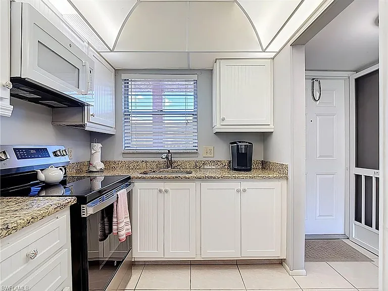 200 Turtle Lake Ct #109 — Photo 9