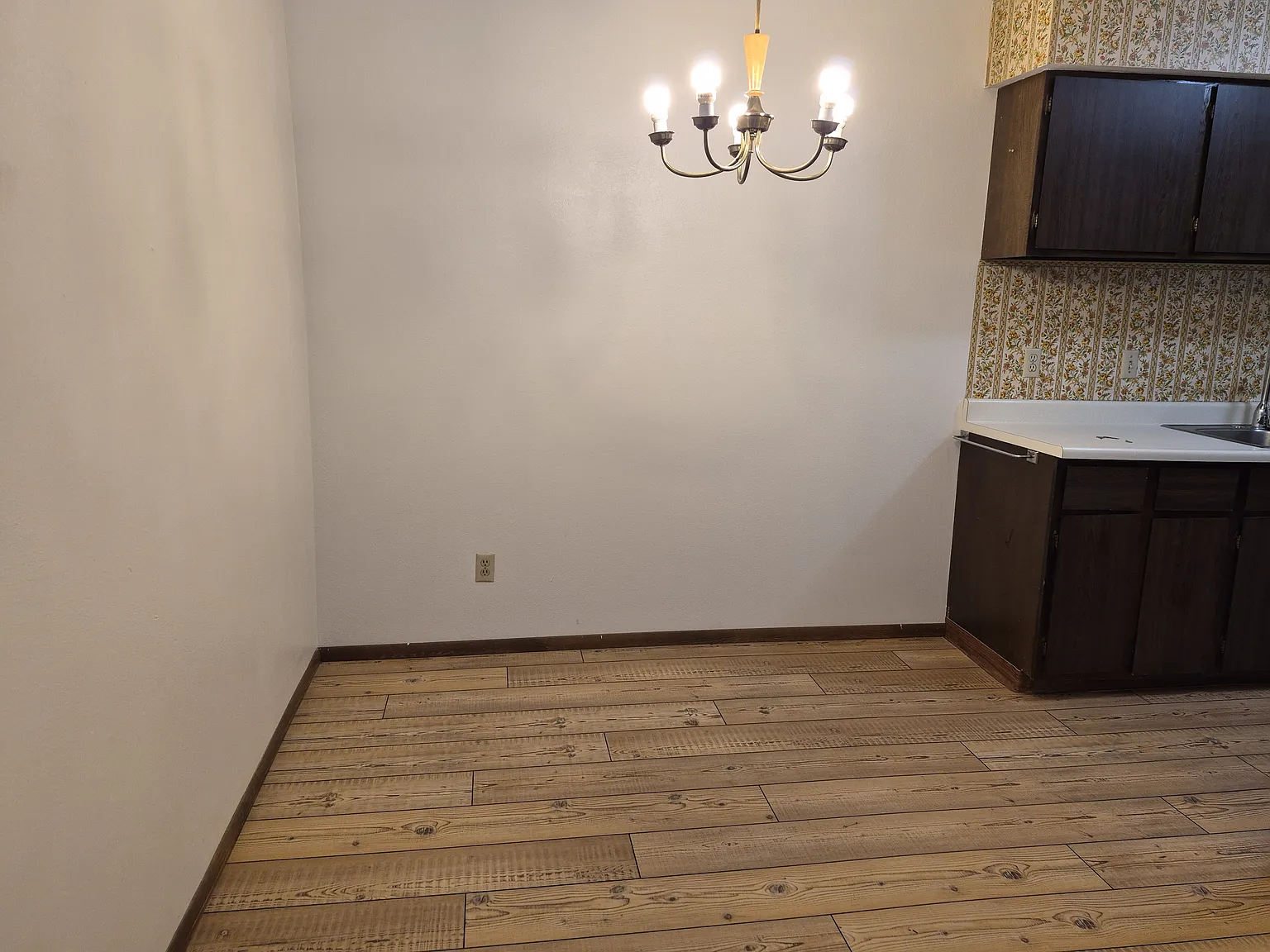 2 bed, 750 sqft, $1,200 — Photo 3