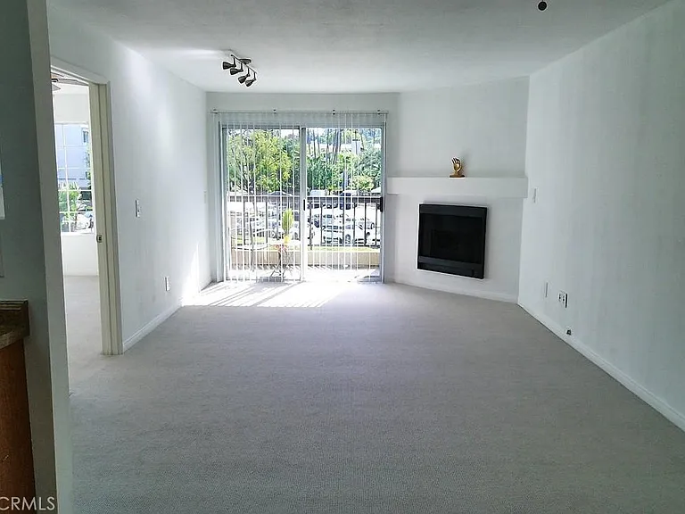 21500 Burbank #222 — Photo 2