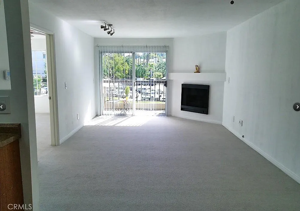 Building Photo - 21500 Burbank #222