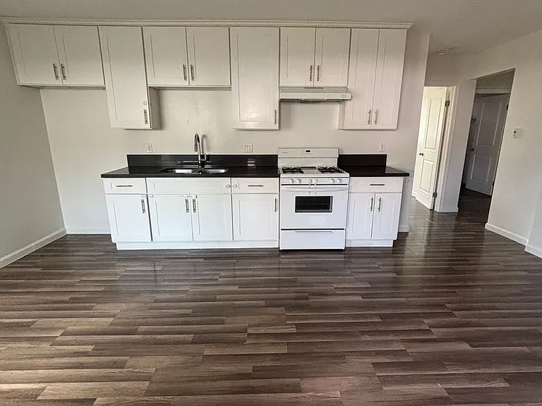 4020 Stevely Ave — Photo 7