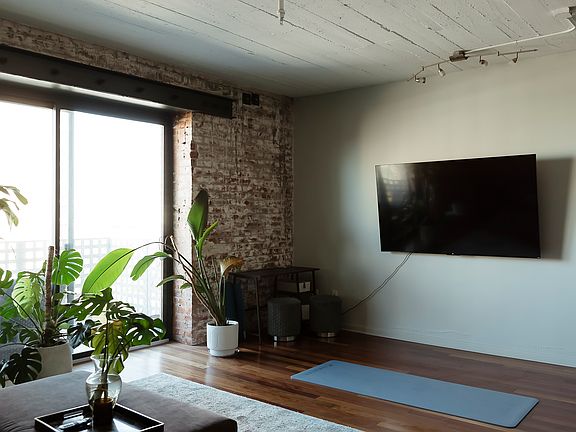 5th image of 1024 Dodge St APT 510