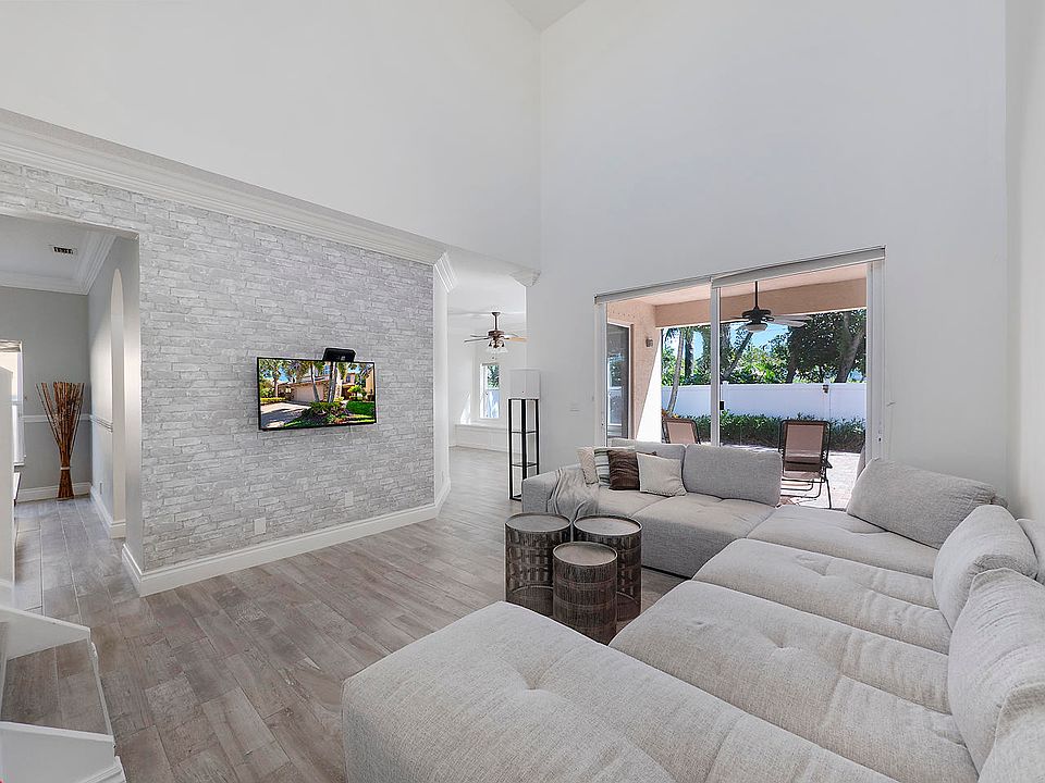 Home For Sale In THOROUGHBRED LAKE ESTATES 1