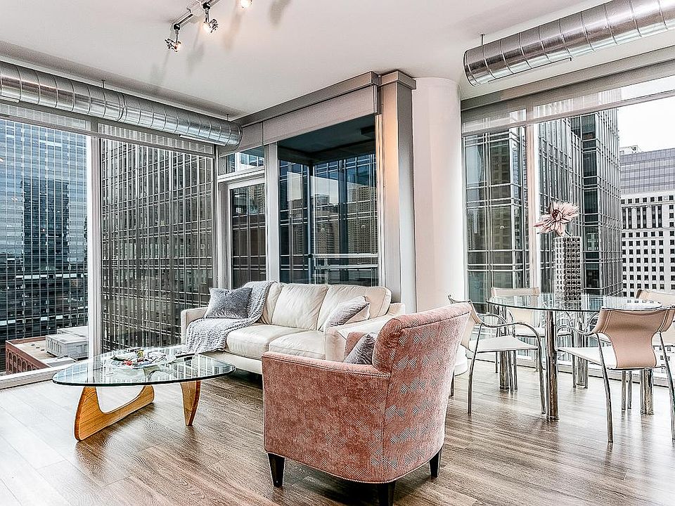 1st image of 218 W Kinzie St #811